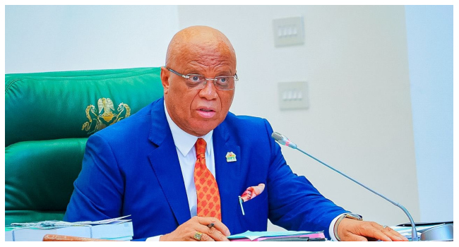 Akwa Ibom Gov Dumps PDP, Joins APC Akwa Ibom Gov Dumps PDP, Joins APC