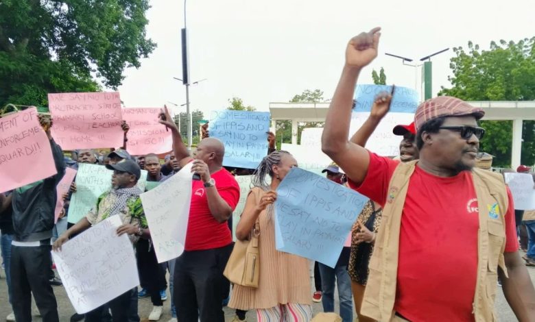 FCTA workers protest, shut secretariat over welfare issues FCTA workers protest, shut secretariat over welfare issues