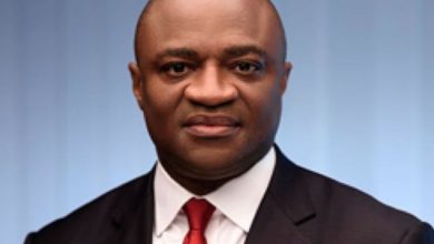 Bank CEOs donate relief items to Niger flood victims