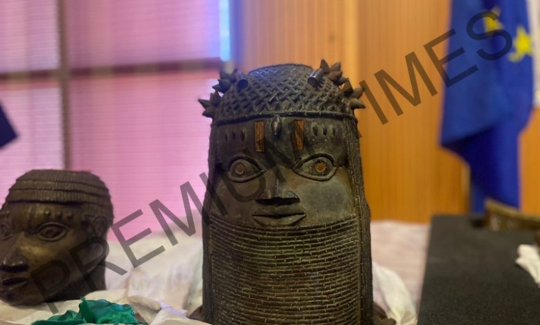 Netherlands returns 119 stolen artefacts to Oba of Benin Netherlands returns 119 stolen artefacts to Oba of Benin