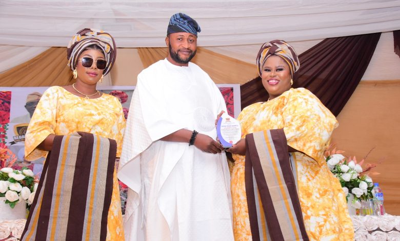 Female Age-Group Honours Alh Yusuf Oduwole With Outstanding Award Female Age-Group Honours Alh Yusuf Oduwole With Outstanding Award