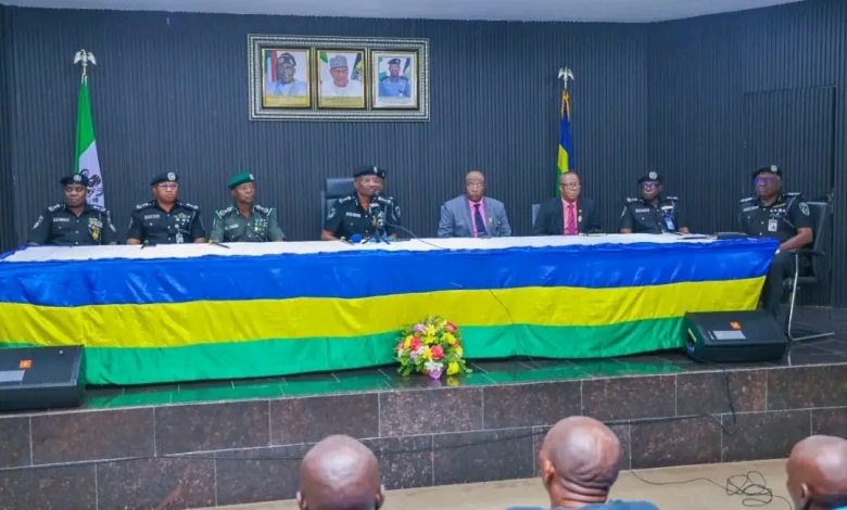 IGP Egbetokun speaks to protesting retired police officers IGP Egbetokun speaks to protesting retired police officers