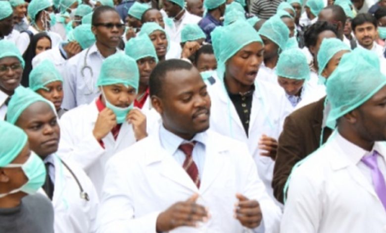 Nigerian doctors suspend planned strike, gives 21-day ultimatum Nigerian doctors suspend planned strike, gives 21-day ultimatum
