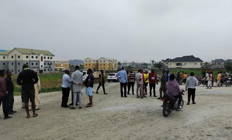 Abuja Estate residents protest unregulated blasting at Chinese company quarry Abuja Estate residents protest unregulated blasting at Chinese company quarry