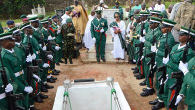 Nigerian Army honours late Olubadan, Oba Olakulehin, with final military salute