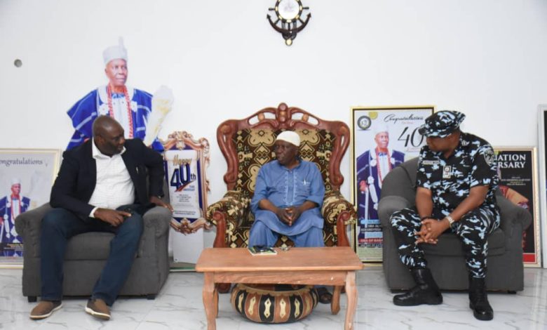 Hundreds of bandits attack Kwara community, kill police officer, four others Hundreds of bandits attack Kwara community, kill police officer, four others