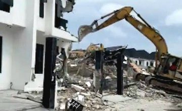 Lagos demolishes buildings along Ikota River to prevent flooding