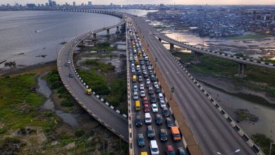 Oworonshoki residents block Third Mainland Bridge over demolition
