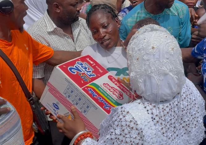 Princess Toyin Kolade Donates Food Items, 50 Tuition-Free Scholarships To Remember Late Mother Princess Toyin Kolade Donates Food Items, 50 Tuition-Free Scholarships To Remember Late Mother