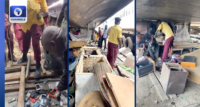 LASTMA Arrests Six Suspected ‘One-Chance’ Robbers, Recovers 77 Stolen Phones, Others Under Bridge LASTMA Arrests Six Suspected ‘One-Chance’ Robbers, Recovers 77 Stolen Phones, Others Under Bridge
