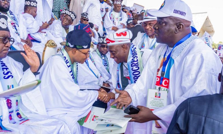 12 opposition lawmakers join APC in Kaduna 12 opposition lawmakers join APC in Kaduna