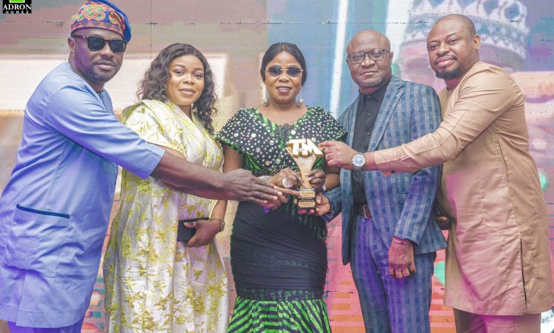 Aare Adetola EmmanuelKing, Honoured With TMnews Leadership Award