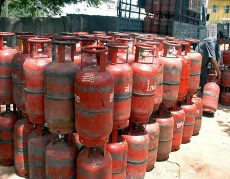 Households Suffer As Cooking Gas Shortage Worsens, Rises To N25,000 Households Suffer As Cooking Gas Shortage Worsens, Rises To N25,000