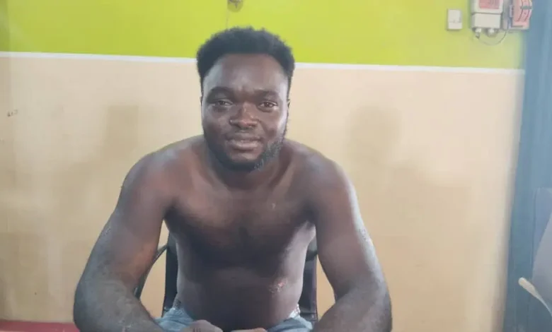 Anti-Robbery Unit Leader Matchetes Osun Lounge Owner Over Battered Ego Anti-Robbery Unit Leader Matchetes Osun Lounge Owner Over Battered Ego