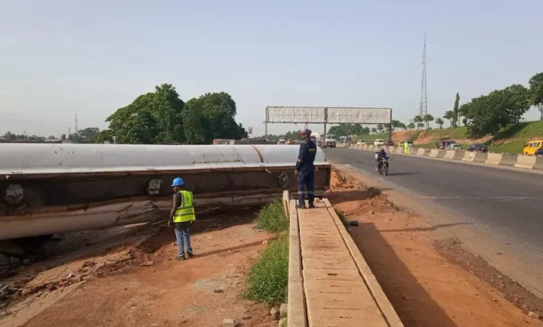 Family of 3 Die In Otedola Bridge Auto Crash Family of 3 Die In Otedola Bridge Auto Crash