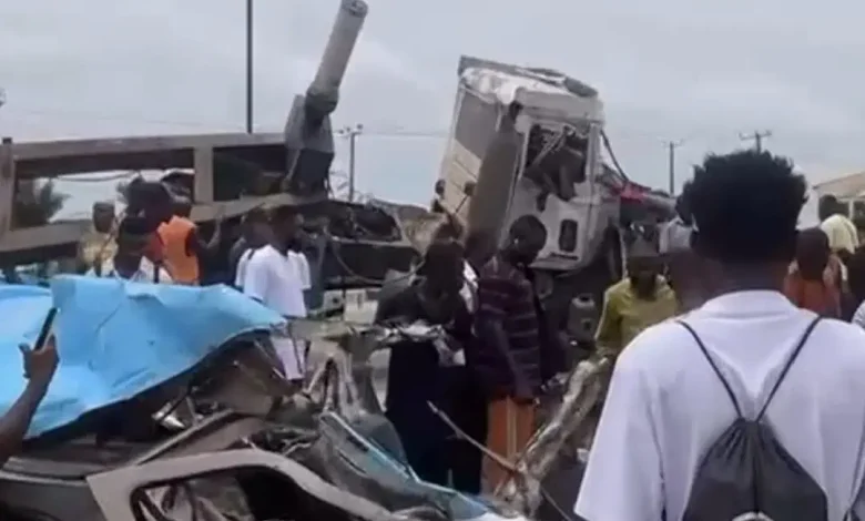 Four Killed, Four Injured As Truck Crashes Into Commercial Bus On Lekki–Epe Expressway