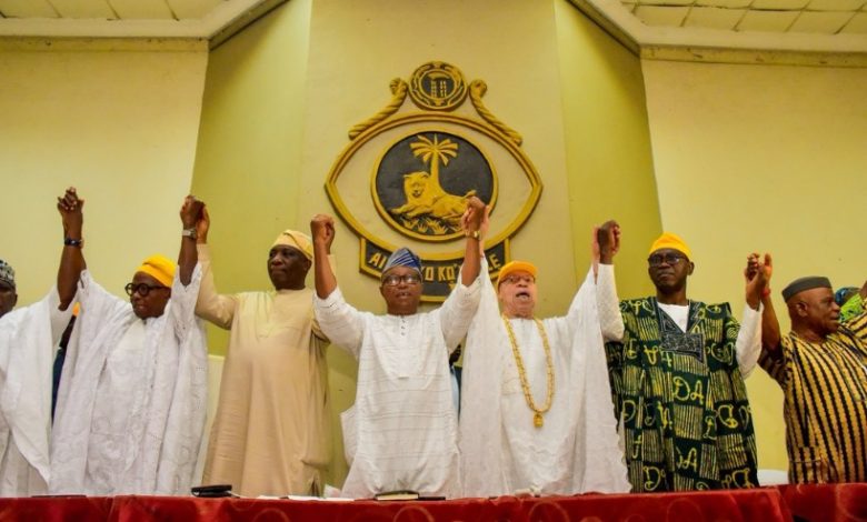 At The Gate Or Inside The Room? The Politics of Performance In Ijebu-Ode By An Eyewitness