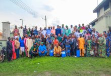 Photonews: Ogun Commissioner, Bolu Owotomo Meets PDP Decampees In Ijebu North-East Photonews: Ogun Commissioner, Bolu Owotomo Meets PDP Decampees In Ijebu North-East
