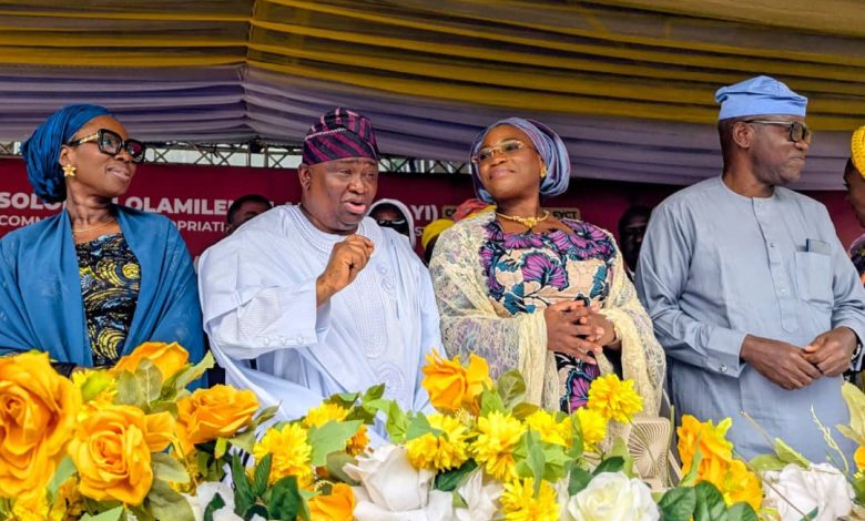 Sen Adeola Yayi Empowers Over 3,000 Ogun East Traders With Grants, Promises Wider Reach After 2027 Sen Adeola Yayi Empowers Over 3,000 Ogun East Traders With Grants, Promises Wider Reach After 2027