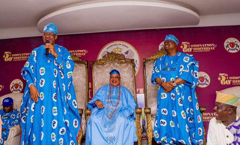 Photos: Adeola Pledges Equitable Development, Donates 30-Seater Bus to Remo Traditional Council