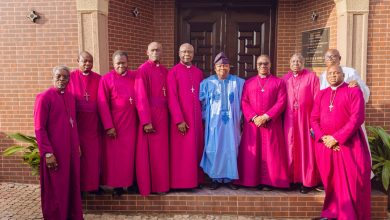 Adeola Meets Anglican Bishops In Sagamu, Shares ITESIWAJU Agenda
