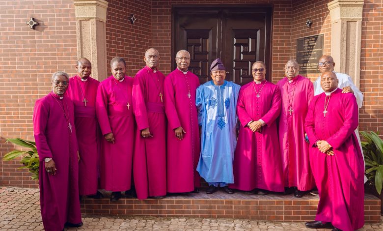 Adeola Meets Anglican Bishops In Sagamu, Shares ITESIWAJU Agenda Adeola Meets Anglican Bishops In Sagamu, Shares ITESIWAJU Agenda