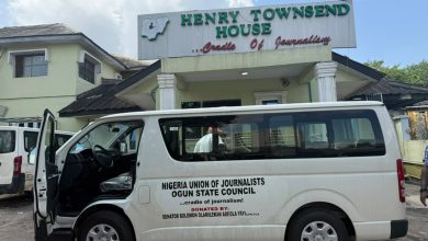 Sen. Adeola Yayi Empowers Ogun Journalists With New 18-Seater Bus