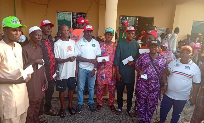Ogun Waterside Youth Group Rallies Behind APC, Disburses ₦2 Million In Cash Empowerment